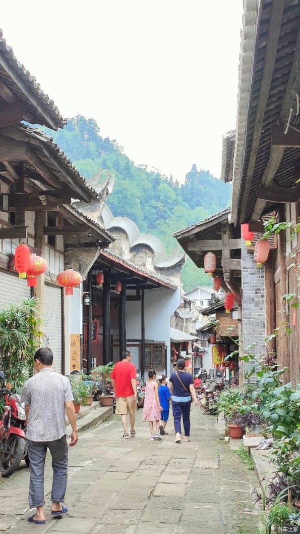 时尚民族风装扮